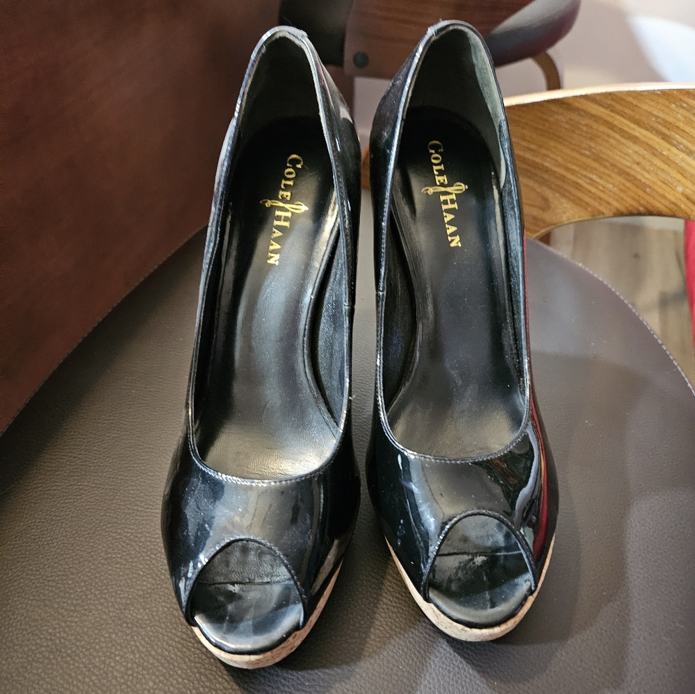 Cole Haan Peep Toe Black Patent Cork Heal shoes 8.5 - Picture 2 of 7